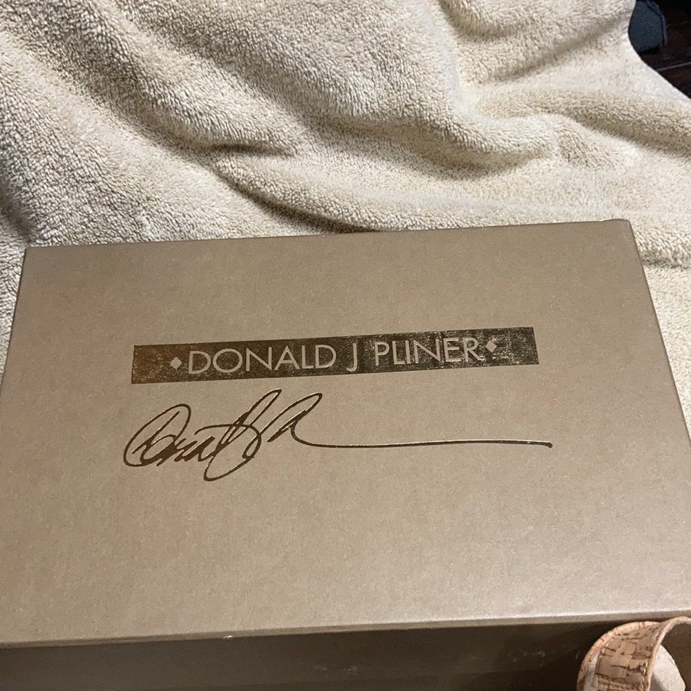 Donal J Pliner shoes - Picture 2 of 10
